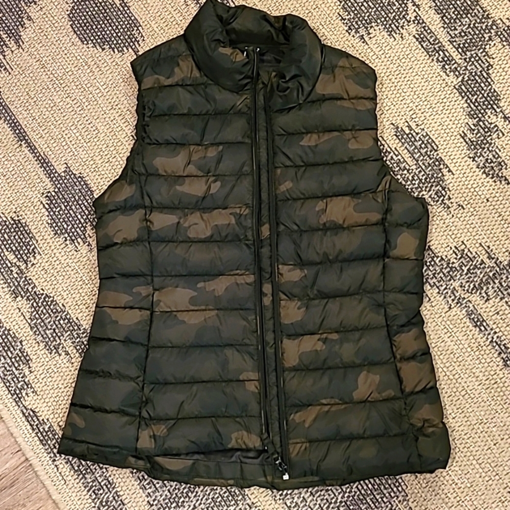 Camo puffer vest